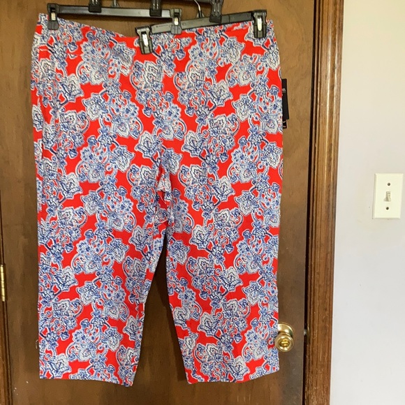ultimate fit taper your tummy floral capri/cropped pant 22W - Picture 3 of 15